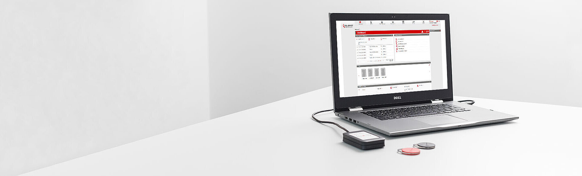 Laptop zeigt die Bedienoberfläche der Verwaltungssoftware.