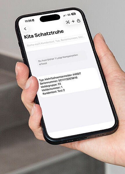 Die App auf dem Smartphone-Display.