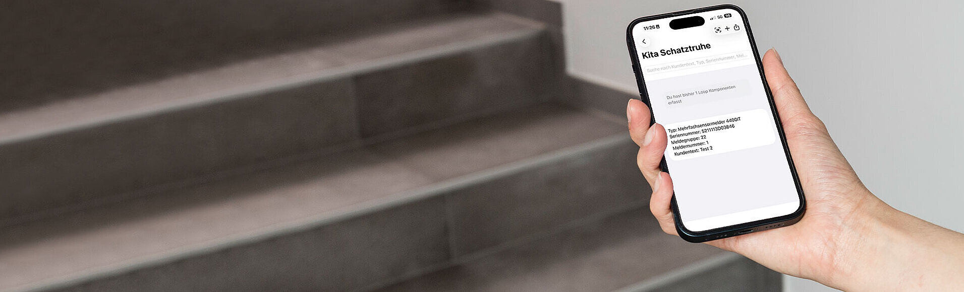 Die App auf dem Smartphone-Display.