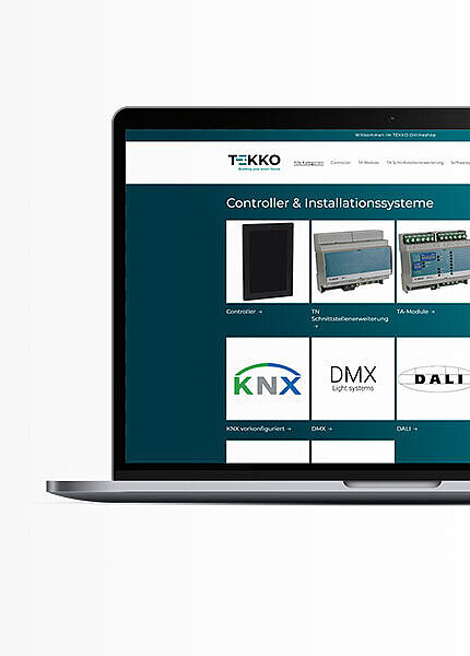 Notebook-Bildschirm zeigt die Produktseite des Online-Shop.