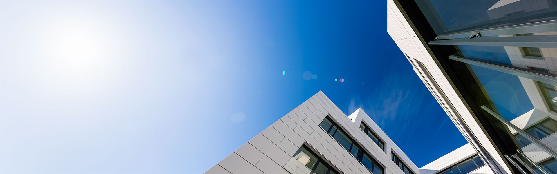 Das Unternehmen TELENOT Die neue Fassade – nach oben gegen Himmel